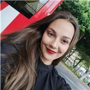 Doy clases de cualquier asignatura para el alumnado de Educación Primaria.
Además, tengo conocimientos sobre cómo dar clase y cómo ellos aprenden mejor, ya que estudio el grado de Educación Infantil.
Por otro lado, fomentaría el juego y el aprendizaje sig